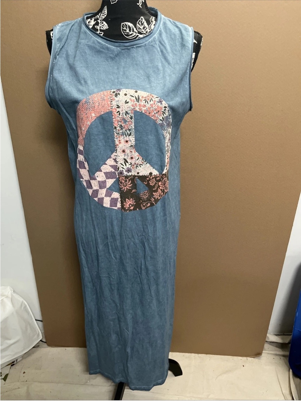 Sleeveless Maxi Dress with Patchwork Peace Sign - Blue